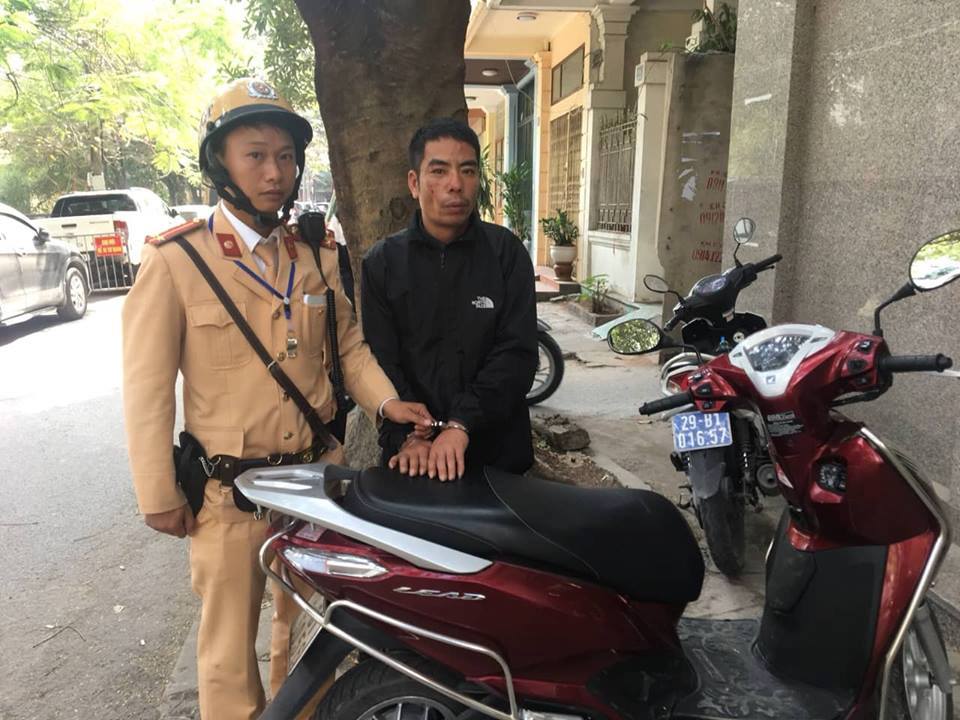 Trộm xe máy bị CSGT truy đuổi khống chế ở Hà Nội