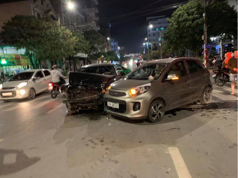 Thái Nguyên: Honda Accord tông Kia Morning, 3 người bị thương2