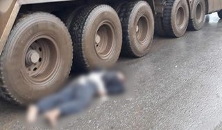 Lào Cai: Va chạm với xe đầu kéo, người đàn ông tử vong thương tâm