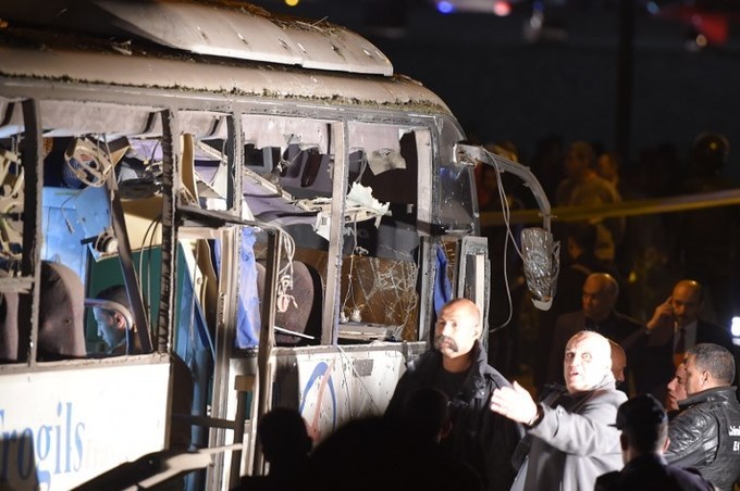 Hiện trường đánh bom xe chở du khách Việt ở Ai Cập khiến 4 người chết