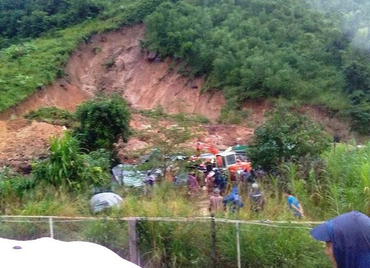 Sạt lở núi ở Khánh Hòa, ba người trong một gia đình bị vùi lấp. Ảnh Đinh Hậu