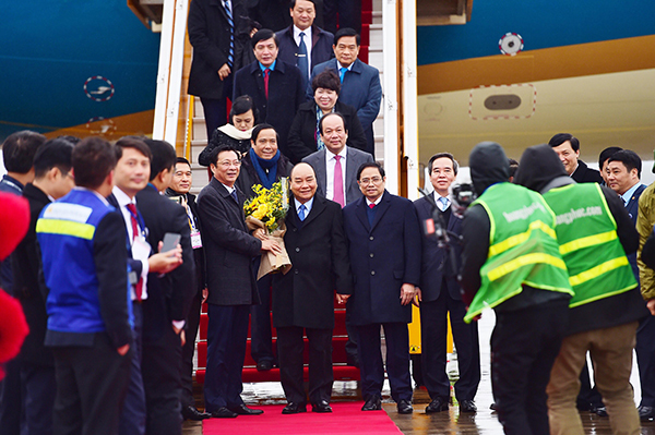 Thủ tướng Nguyễn Xuân Phúc nhấn nút khánh thành sân bay Vân Đồn