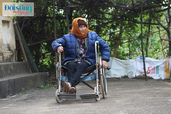 Trong cái lạnh buốt giá như “cắt da cắt thịt” thì những người ở trại phong vẫn đang phải gồng mình chống chọi với thời tiết.