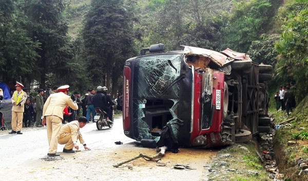 Lực lượng đã xác định được danh tính nạn nhân trong vụ lật xe khách chở 14 người ở Lào Cai