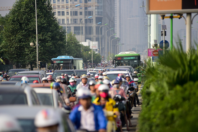 Trung tâm quản lý và điều hành giao thông đô thị Hà Nội sẽ kiến nghị xử phạt các phương tiện lấn làn