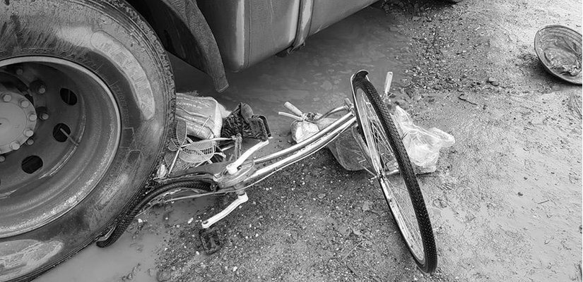 Hà Nội: Va chạm với xe container, người phụ nữ đi xe đạp tử vong