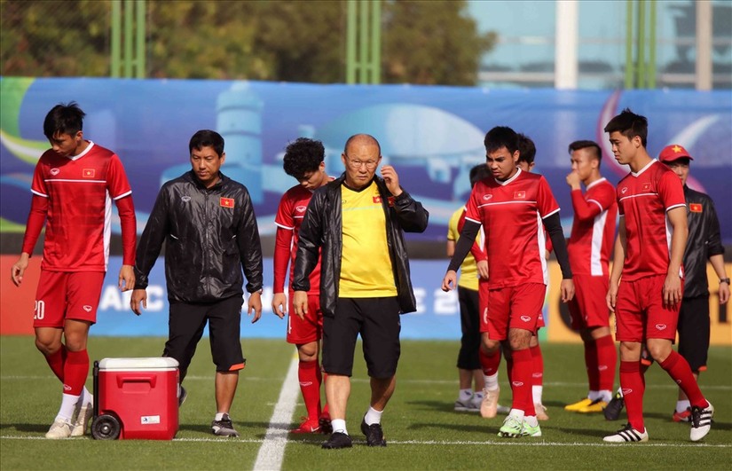 Đội tuyển Việt Nam liên tiếp đón nhận tin buồn sau trận thua Iran