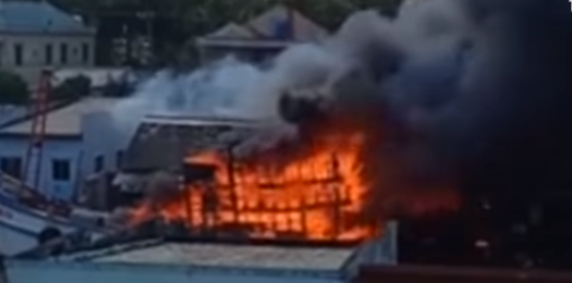 Kiên Giang: Cháy hai tàu đánh cá, lan sang 3 nhà dân bên cạnh