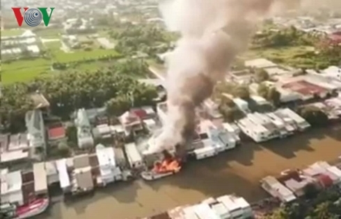 Kiên Giang: Cháy hai tàu đánh cá, lan sang 3 nhà dân bên cạnh