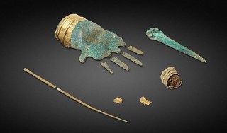 Thụy Sĩ: Tìm thấy bàn tay kim loại 3.500 năm tuổi trong mộ cổ 