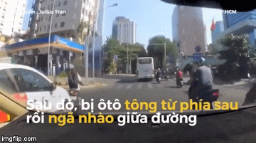 Clip: Nữ ninja lĩnh 'trái đắng' vì đột ngột chuyển làn ngay trước mũi taxi