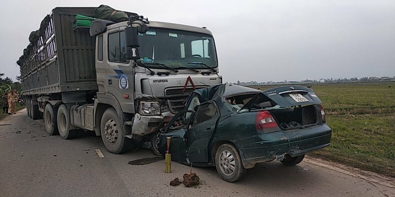 ​Xác định danh tính nạn nhân trong vụ ô tô 4 chỗ đối đầu xe đầu kéo ở Nam Định