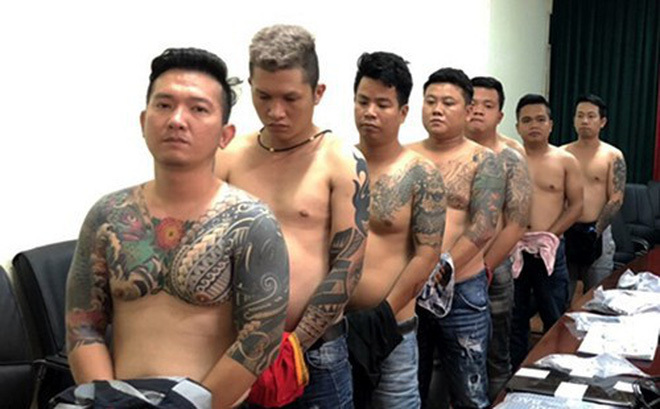 Bắt tạm giam băng nhóm giang hồ 'Bông Hồng' khét tiếng ở Sài Gòn
