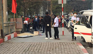 Hà Nội: Bàng hoàng phát hiện thi thể người đàn ông bên đường