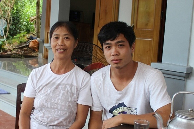 Mẹ Công Phượng gửi lời chúc sinh nhật con trai và dự đoán Việt Nam thắng Nhật Bản 1-0