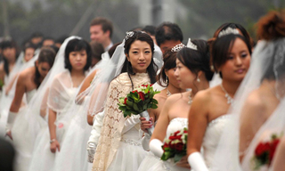 Trung Quốc: Công ty cho nghỉ Tết sớm vì nhân viên nữ ...'ế' chỏng chơ