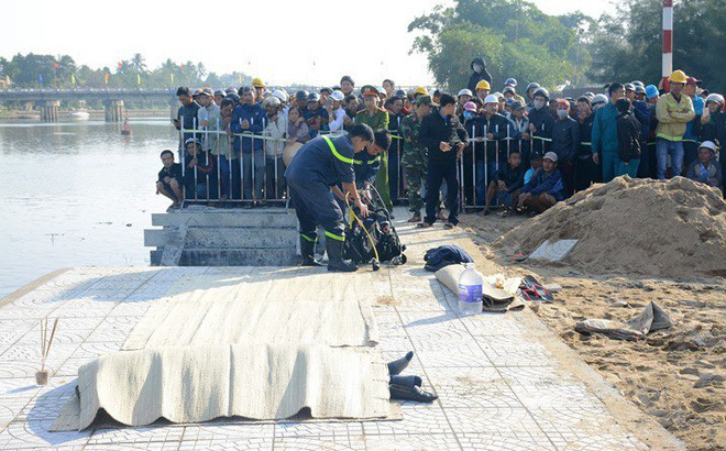 Lao xe xuống sông khiến 3 người tử vong ở Quảng Nam
