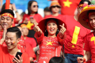 HH Ngọc Hân lên tiếng trước chỉ trích 'ảo tưởng được Đặng Văn Lâm mời ăn tối'