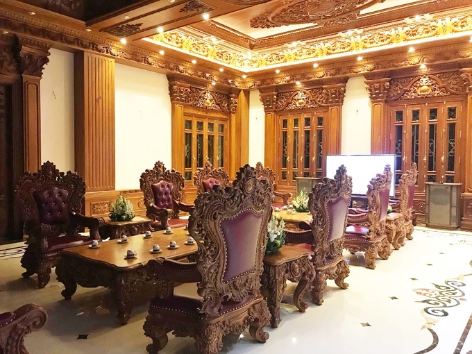 Bên trong ngôi nhà như tòa lâu đài ở Nam Định