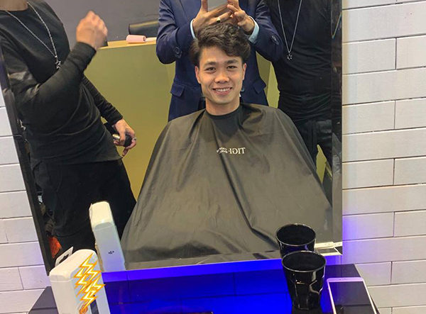 Tiền đạo Công Phượng chia tay kiểu tóc mì tôm tại Asian Cup 2019
