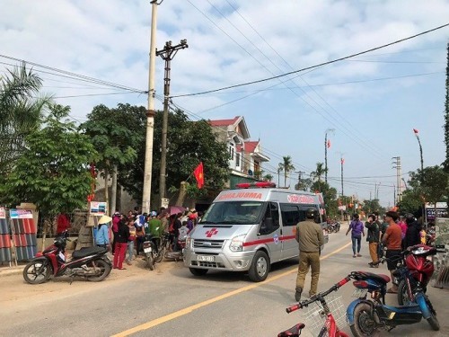 Hà Tĩnh: Dựng cây nêu ngày Tết, 3 anh em bị điện giật bỏng nặng