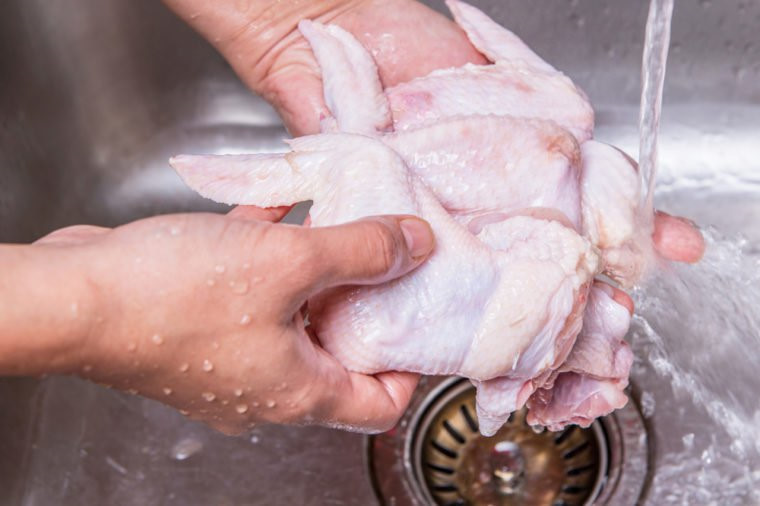 Những sai lầm rước bệnh vào thân khi chế biến gà ngày Tết