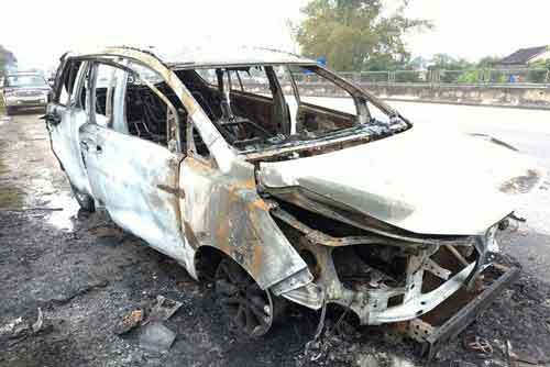 Hà Tĩnh: Thuê xe về quê ăn Tết, chưa tới nhà xe đã cháy rụi