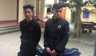 Thanh Hoá: Hai thanh niên đốt pháo ném vào cổng công an huyện