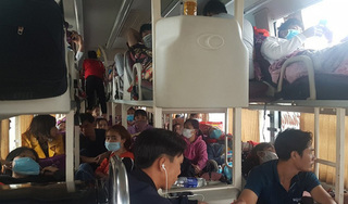 Công an Thanh Hóa bắt xe khách 40 chỗ 'nhồi nhét' tới 72 người