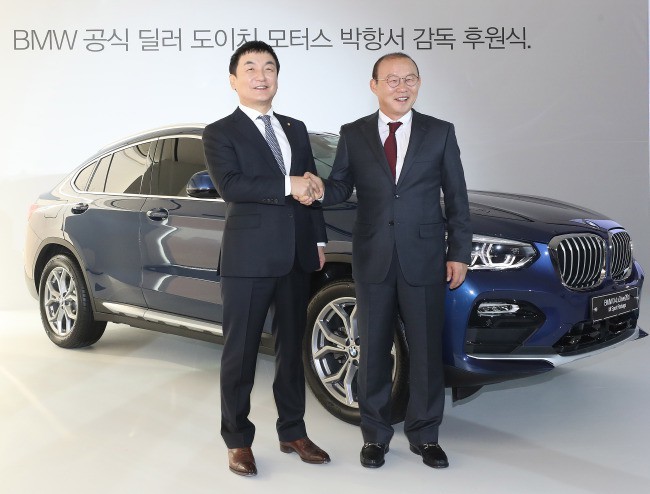 HLV Park Hang Seo được tặng xe sang BMW X4