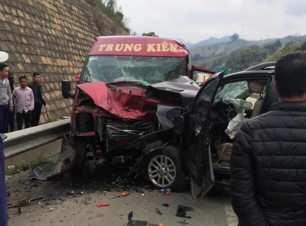 Hiện trường 2 vụ tai nạn giao thông xảy ra trên cao tốc Nội Bài – Lào Cai4