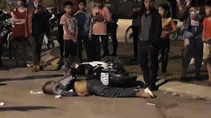 Hiện trường xe máy đối đầu nhau trong đêm Valentine, hai thanh niên tử vong.