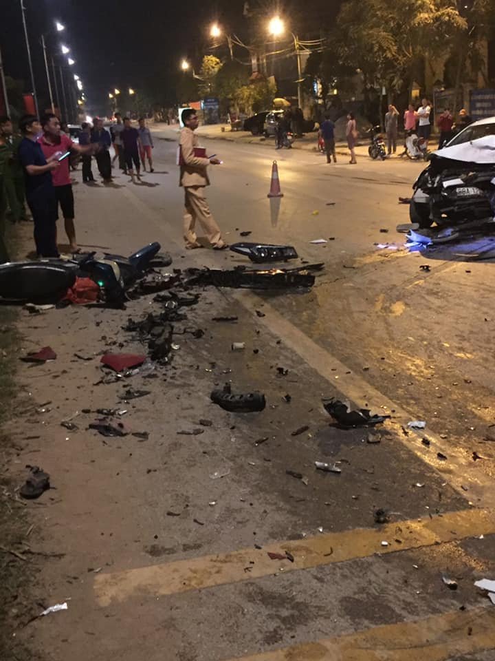 Hiện trường vụ việc 2 ô tô đấu đầu khiến 4 người thương vong ở Vĩnh Phúc10