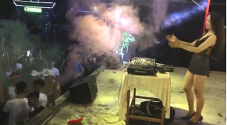 Nữ DJ ăn mặc mát mẻ 'quẩy tung' sân trường THPT ở Quảng Nam