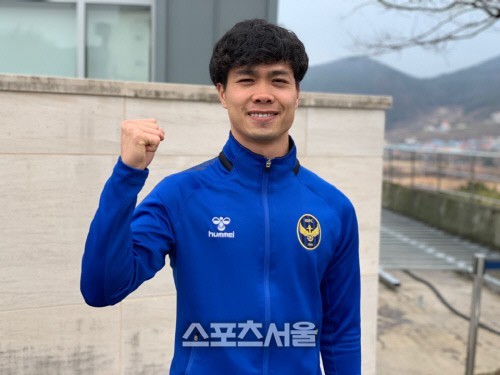 Tiền đạo Công Phượng nhận mưa lời khen với bàn thắng ra mắt CLB Incheon