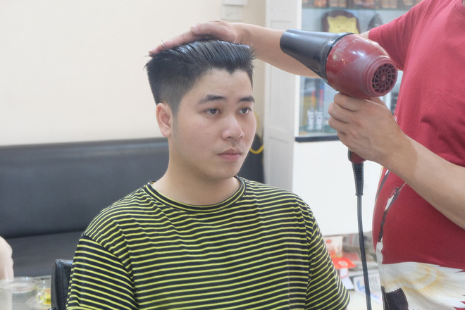 Hà Nội: Xếp hàng để cắt tóc theo kiểu Kim Jong Un và Donald Trump