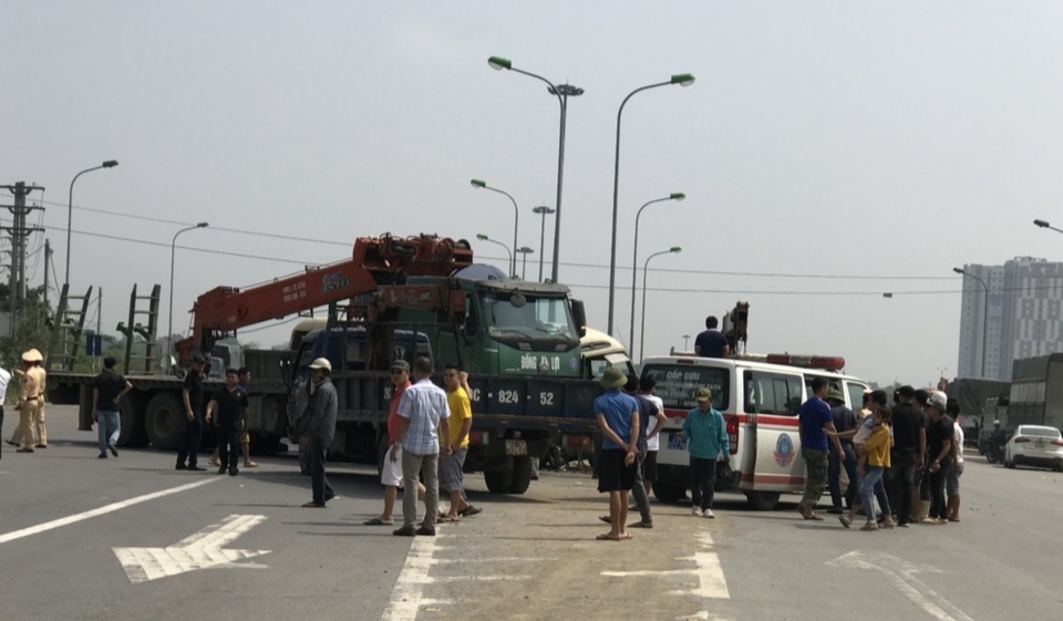 Tai nạn liên hoàn trên Đại lộ Thăng Long