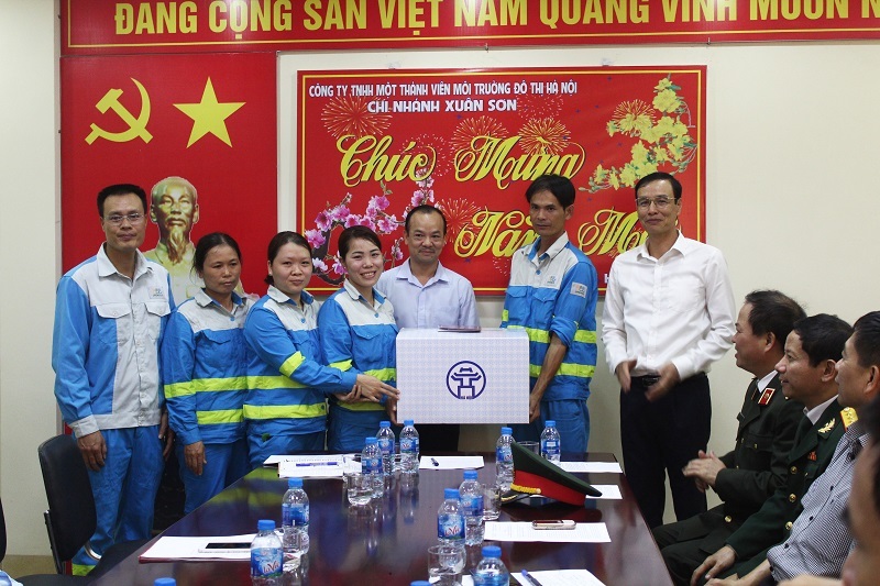 Công ty TNHH MTV Môi trường đô thị Hà Nội chi nhánh Xuân Sơn đang nỗ lực không ngừng vì môi trường Thủ đô.