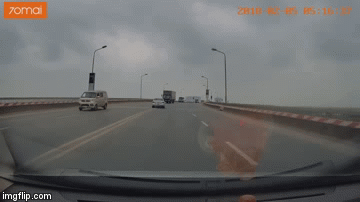Clip: Thót tim cảnh xe tập lái lao sang làn ngược chiều, đối đầu xe tải