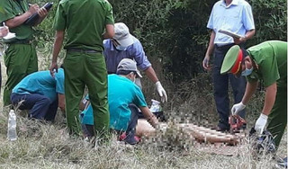 Tá hỏa phát hiện thi thể người phụ nữ lõa thể ở bìa rừng