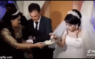 Clip: Trêu đùa chú rể trong đám cưới, cô dâu bị ăn tát thẳng mặt