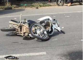 Bắc Giang: Xe chở công nhân va chạm xe máy, người phụ nữ tử vong tại chỗ