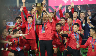 Huyền thoại bóng đá Singapore nể phục sự tiến bộ của bóng đá Việt Nam