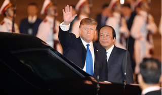 Tổng thống Donald Trump nói gì ngay sau khi đặt chân đến Hà Nội?