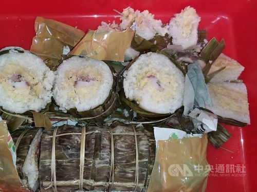 Bị phạt 150 triệu vì mang bánh tét sang Đài Loan làm quà