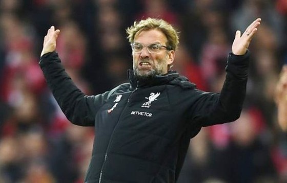 Liverpool thách Man City giữ được ngôi đầu trong tháng 3