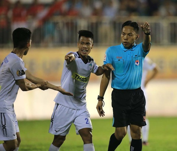 CLB HAGL mất 2 quả phạt đền ở trận gặp Sài Gòn FC