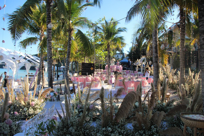 Lý Nhã Kỳ xuất hiện tại đám cưới xa xỉ của tỷ phú Ấn Độ tại Phú Quốc
