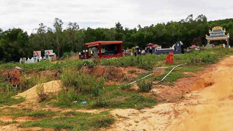 Quảng Nam: Nguyên chủ tịch xã bán đất nghĩa trang đút túi gần 2 tỷ đồng
