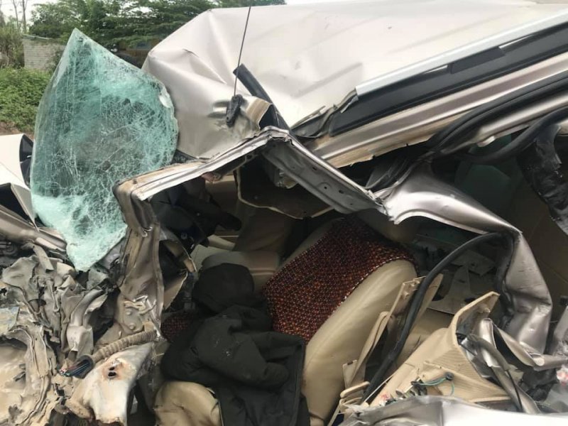 Thanh Hóa: Va chạm với xe khách, tài xế ô tô 7 chỗ ngồi tử vong trong cabin